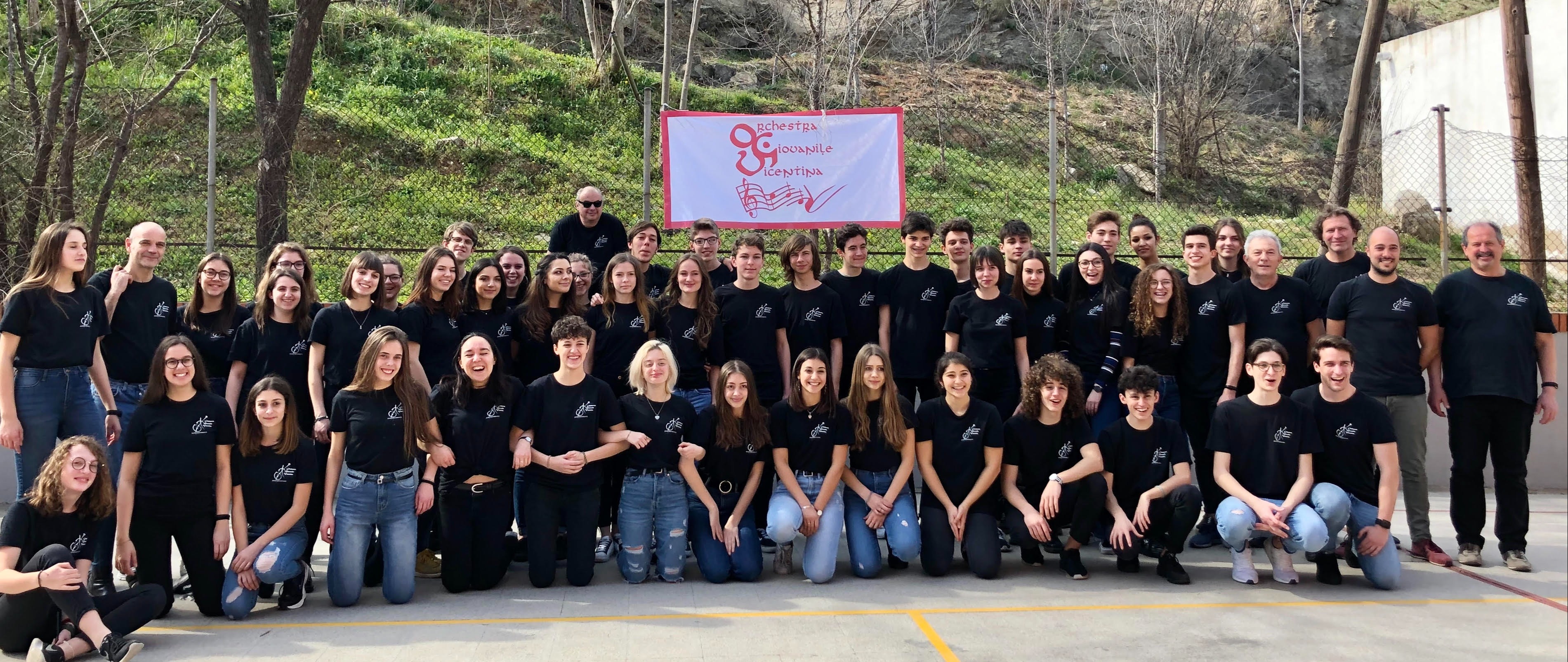 Foto di gruppo a Barcellona durante lo scambio musicale nel 2019